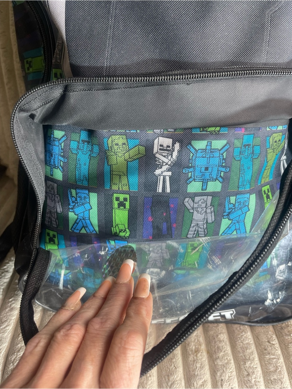 Minecraft Kids' Backpack in Black and Green - Official Logo - Picture 2 of 8